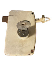 ANCIENNE SERRURE DE PORTE AVEC CLÉ TRES BONNE QUALITÉ 