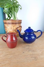 Duo ancien dinette – Pot à lait & Théière en métal émaillé