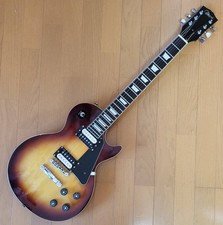 Rare guitare améliorée MIJ
