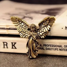 Statue d'ange gardien à Six