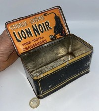 ANCIENNE BOITE PUBLICITAIRE EN TÔLE LITHOGRAPHIÉE, LE LION NOIR, CIRAGE CRÊME