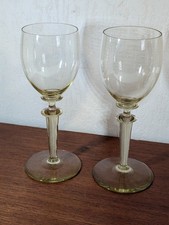Superbe paire de verres anciens en verre teinté à pied torsadé