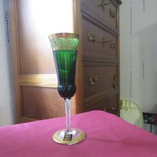 1 flute a champagne cristal de saint louis modèle thistle de couleur verte signé