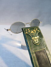 ANCIEN ETUI A LUNETTES EN CUIR DECORE AUX PETITS FERS ET LUNETTES SECOND EMPIRE