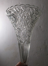 Vase cornet ancien en verre