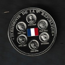 MEDAILLE  collector LES PRESIDENTS Ve REPUBLIQUE   vers. drapeau + boitier TBE