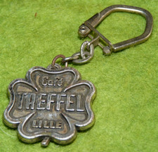 Rare ancien porte clés aluminium trèfle à 4 feuilles Café Treffel Lille  Keyring