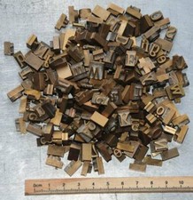 Lot de caractères à dorer