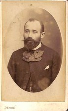 PHOTO CDV " HOMME AVEC LAVALLIERE " DESIRé PHOTOGRAPHE PARIS