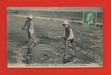 Ile de Ré - LE BOIS - Le bain de la poupée et le canot de sauvegarde   (K5931)