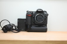NIKON D 200 BODY + GRIP MBD 200 4550 CLIKS DOOD CONDITION