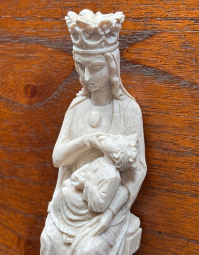 Ancienne vierge enfant - à, 18