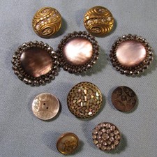 10  boutons de mode anciens dont 6 nacrés très beaux, de 14 à 31 mm