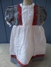 ROBE BLANCHE ET VICHY NOIR/BLANC  POUR POUPEE ANCIENNE