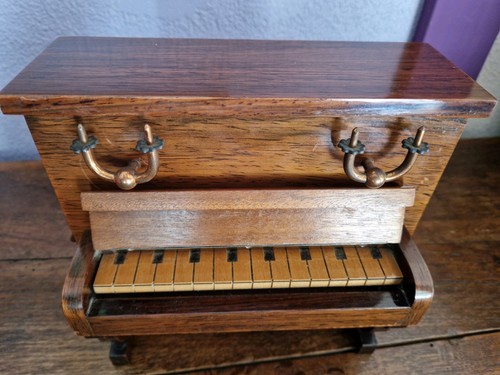 Piano distributeur - , de