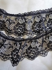 Dentelle Noire Fleurie Volant