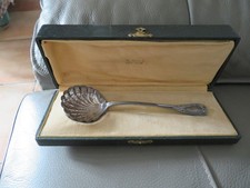 saupoudreuse en argent massif