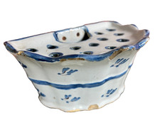 Bouquetière faïence Waly XIXe – décor bleu – ajourée murale – fleurs peint main