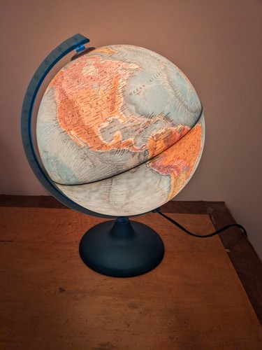 Gros globe terrestre lumineux - globe,