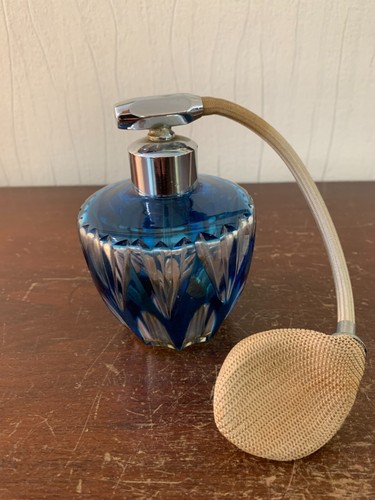 Vaporisateur bleu cristal - en,