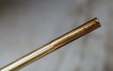 SPLENDIDE STYLO PLUME LOUIS VUITTON PL. OR LIGNES PROFONDES - PLUME EN OR 18 CTS