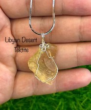 Collier pendentif en tectite