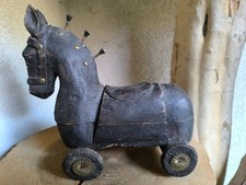 Ancienne boite à tikka indienne en bois sculpté et laiton-cheval rituel