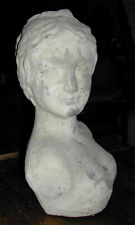 Ancien buste de femme en terre