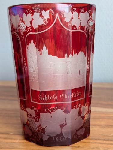 Beau grand verre rouge - , en