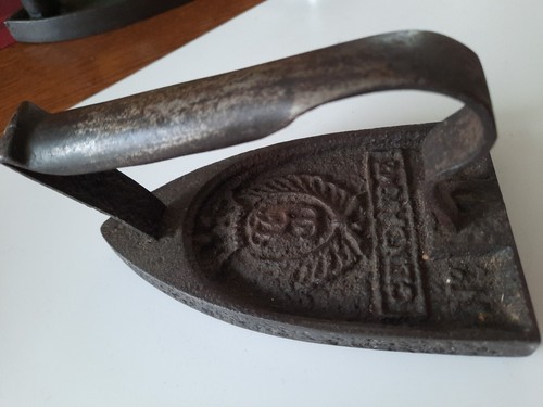 Ancien fer repasser - ancien, a