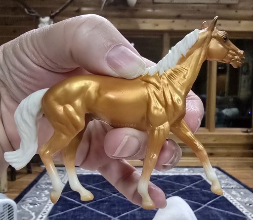Breyer stablemates gold - stablemates,