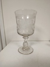 Ancien grand  verre soufflé gravé , à couture   20.5 cm
