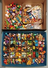 Gros lot de + 300 figurines et accessoires KINDER (années 90)