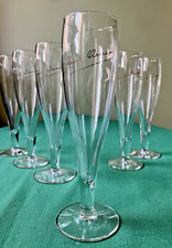 Lot 1 : 6 flûtes à Champage en verre signées Veuve Clicquot - H : 19,5 cm