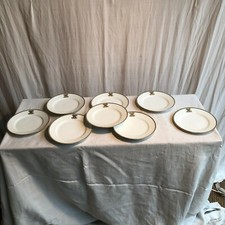 8 ASSIETTES MONOGRAMEES