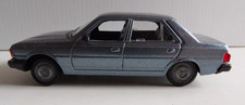 1/43 PEUGEOT 305 gris Norev