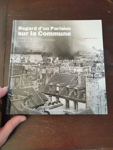Commune livre regard un - livre,