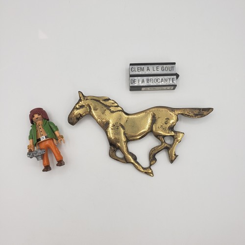 Cheval galop en - cheval, au
