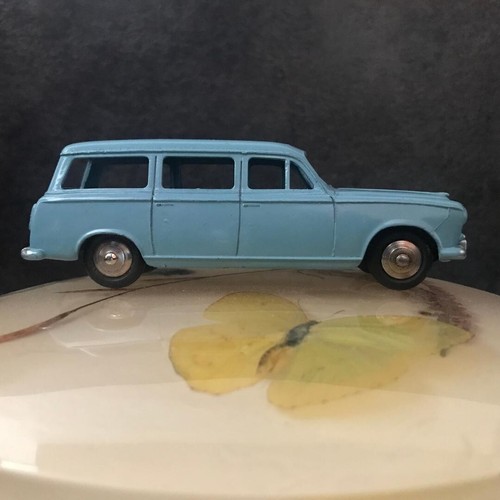 Dinky toys france peugeot 403 - dinky,