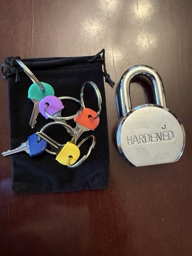 Hemingway lock magic trick - lock,