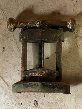 Petite presse ancienne à vis en fonte