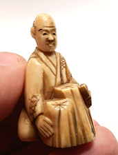 Figurine ancienne sculptée