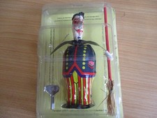 JOUET en Fer Blanc - Le BALAYEUR -