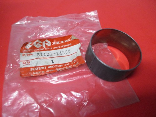Une bague fourche - une,