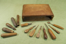 Lot 8 Anciens Outils de Bourrelier + Sous-Main Rembourré Cuir + 5 Manches Bois