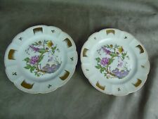 PAIRE D'ASSIETTES en porcelaine de Couleuvre (Allier).