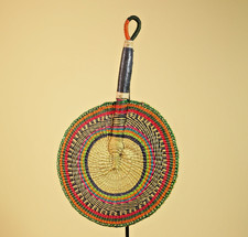 Éventail tissé africain