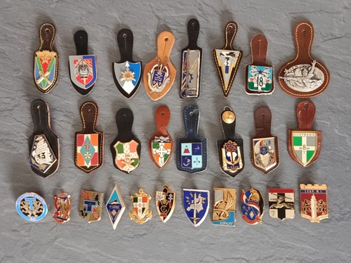 Lot insigne pucelle divers - insigne,
