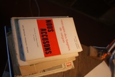 Rescapés des bagnes de Saïgon nous accusons / Debris et Menras dedicace