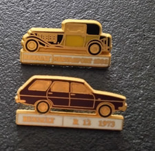 Pin’s lot de 2 Voitures anciennes Renault R12 1973, Nervasport 1932 (130)